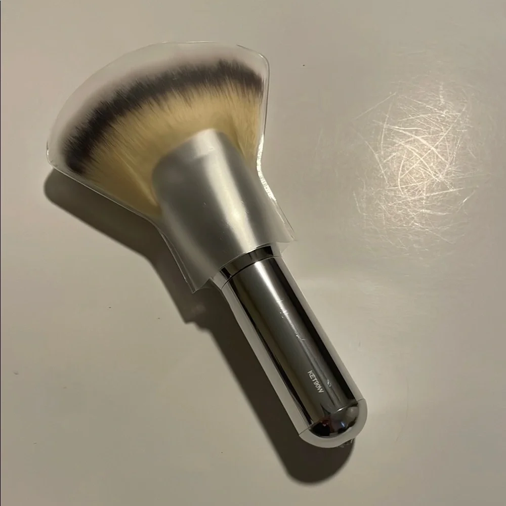 IT Cosmetics Silver Handle Brush with Cream Bristles